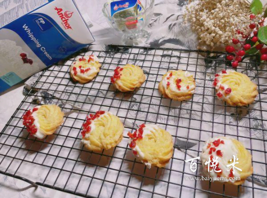 超級(jí)香酥的黃油曲奇，做起來(lái)很簡(jiǎn)單，烘焙小白一做就會(huì)